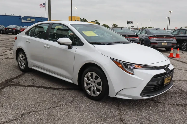 $20488 : 2024 Corolla LE CVT image 3