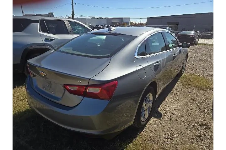 $18334 : Chevrolet Malibu 2024 LT 4dr image 3