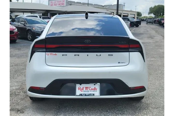$34985 : Toyota Prius 2024 AWD LE 4dr image 4