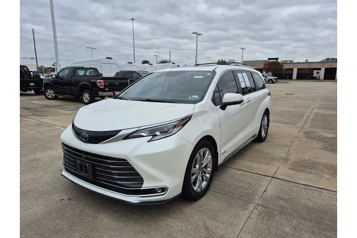 $35971 : Toyota Sienna 2021 Platinum image 1
