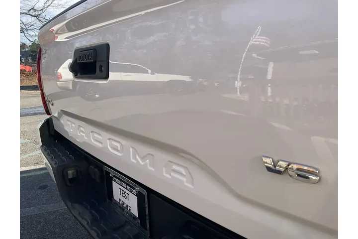 $17985 : Toyota Tacoma 2021 4x4 TRD S image 10