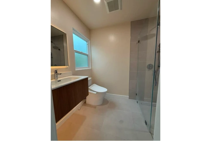 $2380 : 3 BED 2 BATH IN LOS ANGELES image 8
