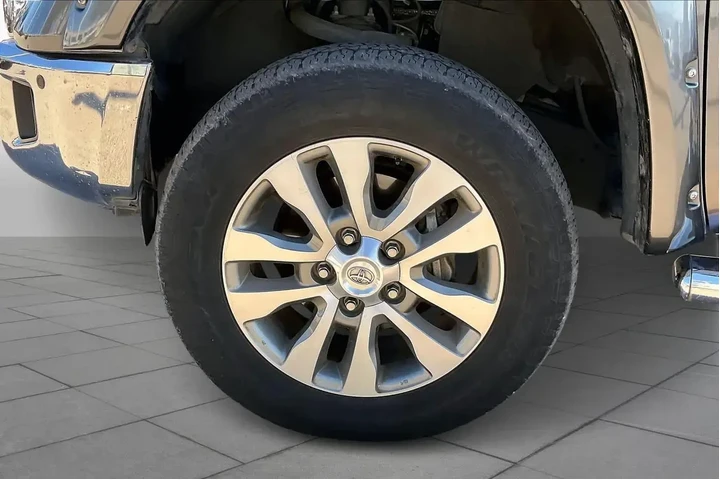 $31949 : Toyota Tundra 2017 4x2 Limit image 10