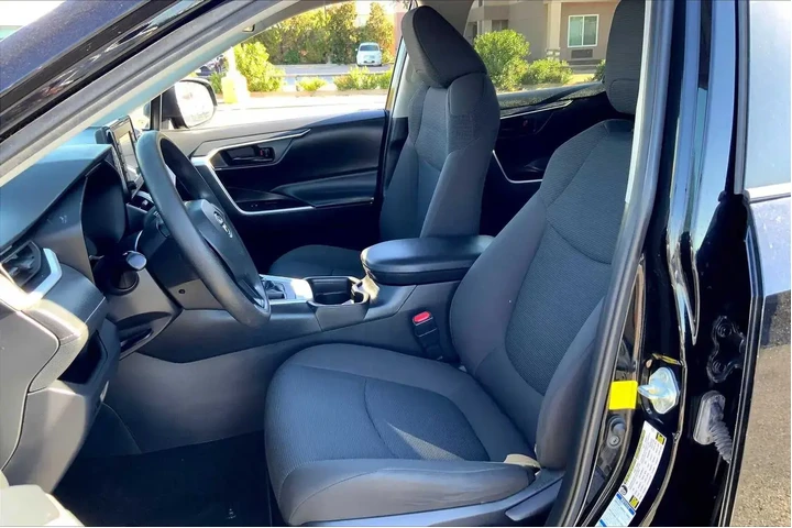 $22198 : Toyota RAV4 2021 AWD LE 4dr image 7