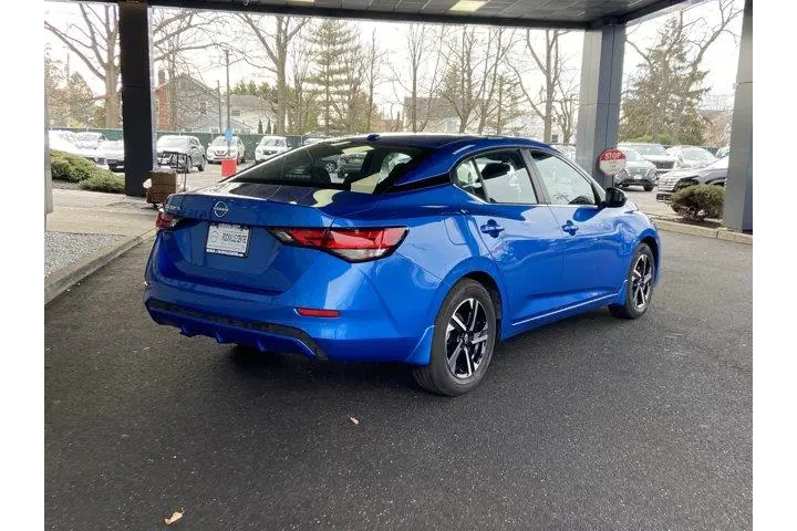 $16647 : Nissan Sentra 2025 SV 4dr Se image 5