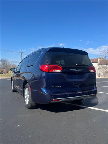 $13995 : 2017 Pacifica Touring-L image 6