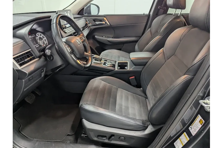 $25497 : Mitsubishi Outlander 2024 SE image 10