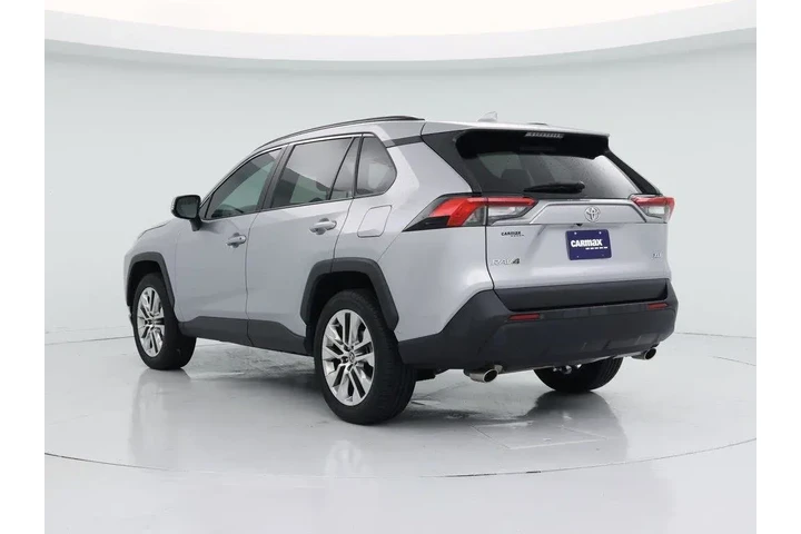 $25998 : Toyota RAV4 2021 XLE Premium image 2