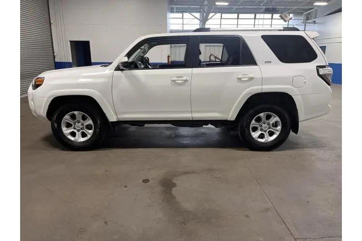 $31936 : Toyota 4Runner 2023 4x2 SR5 image 6