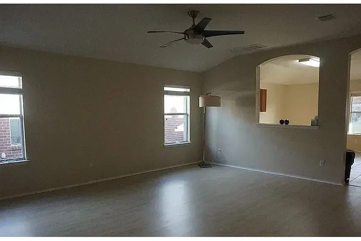 $1250 : HOUSE RENT AVAILABLE AUSTIN TX image 6