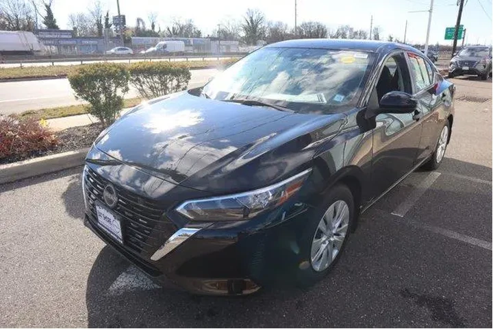 $17227 : Nissan Sentra 2025 S 4dr Sed image 9