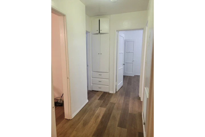 $2250 : Triplex Unit in Lynwood image 4