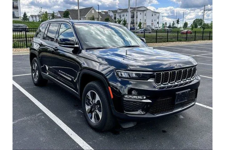 $27875 : Jeep Grand Cherokee 2023 4x4 image 1