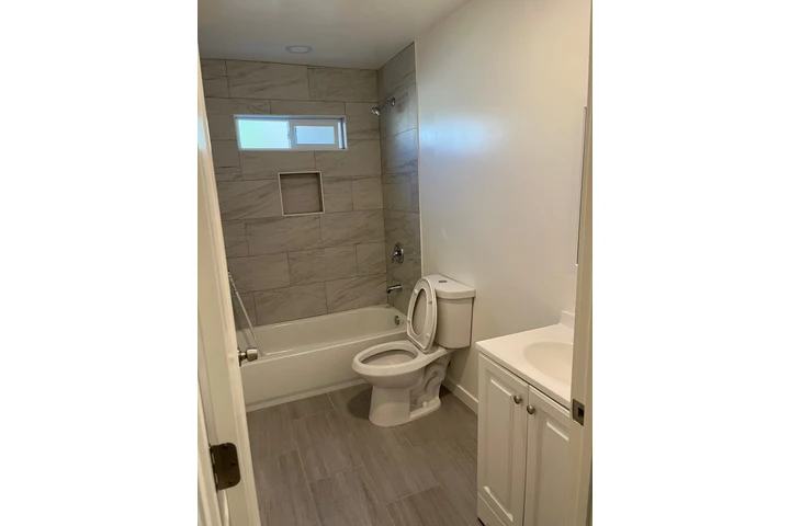 $2975 : Casa nueva para rentar image 5