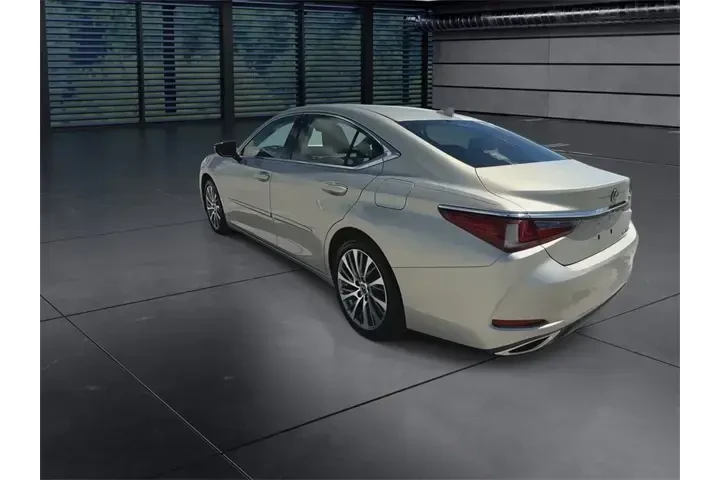 $31388 : Lexus ES 350 2019 Luxury 4dr image 6