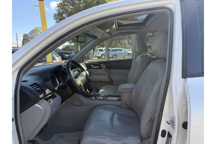 2010 Highlander Limited image 9