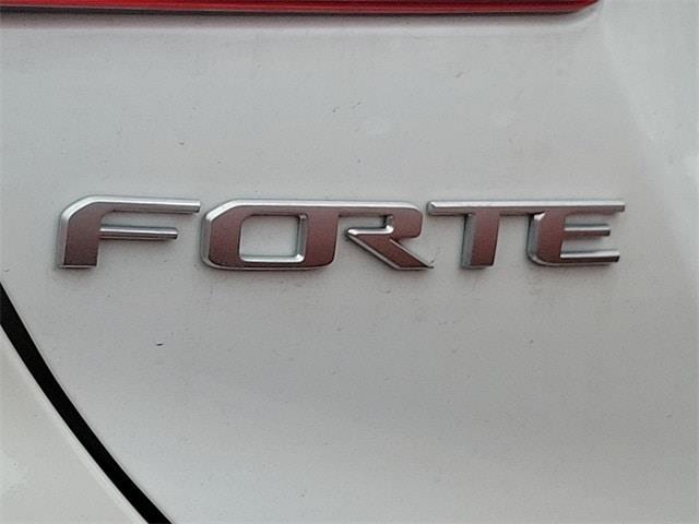 $26285 : 2024 Forte GT-Line image 5