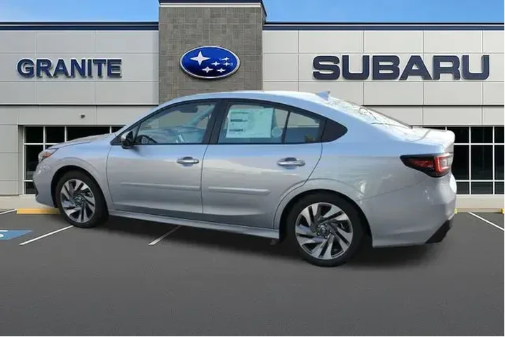 $35990 : Subaru Legacy 2025 AWD Touri image 6