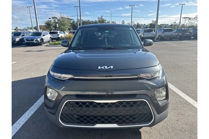 $14991 : Kia Soul 2022 LX 4dr Crossov image 2