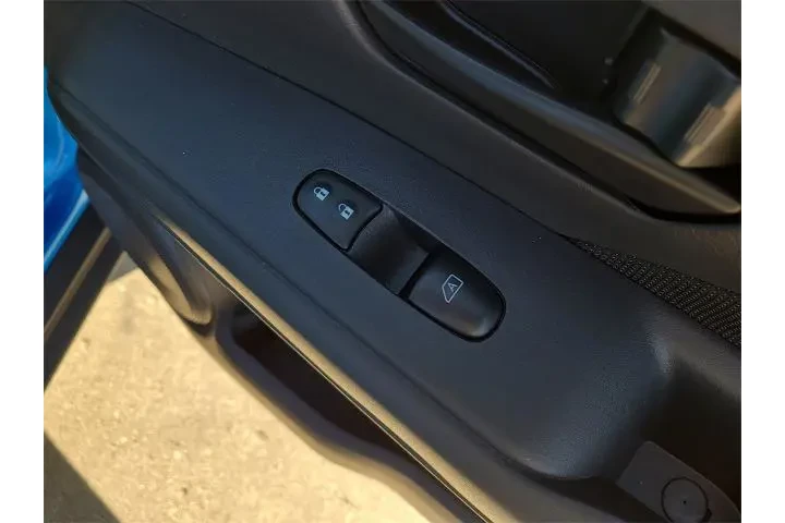 $18138 : Nissan Kicks 2024 S 4dr Cros image 9