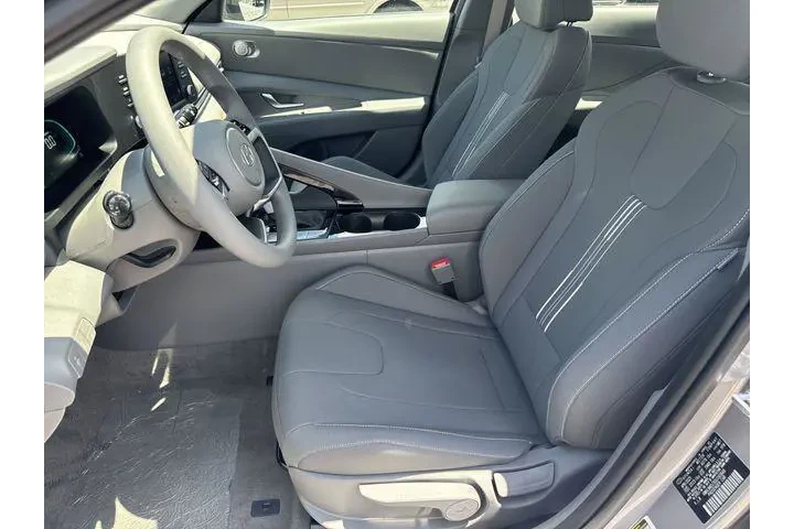 $24909 : Hyundai ELANTRA Hybrid 2025 image 9