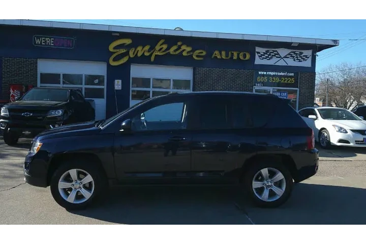 $10999 : 2017 Compass Latitude image 2