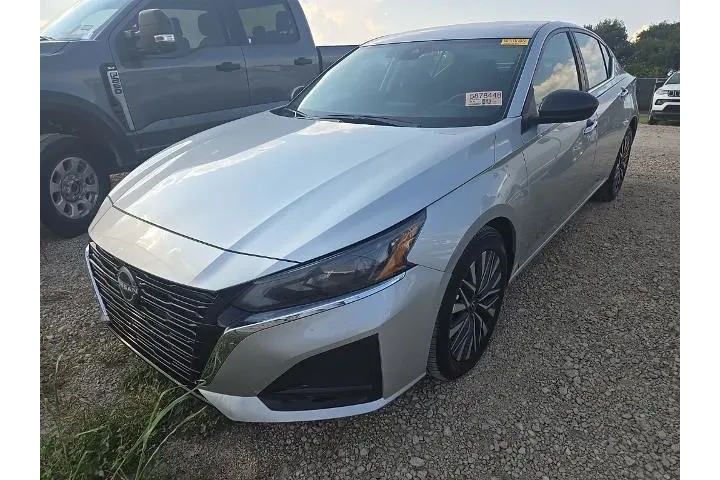 $18912 : Nissan Altima 2025 2.5 SV 4d image 2