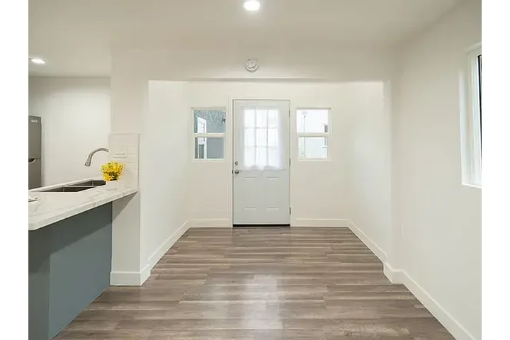 $1200 : WATER INCLUDED IN THE RENT.. image 3