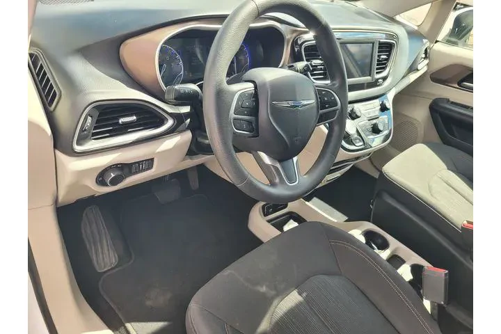 $14172 : Chrysler Pacifica 2018 LX 4d image 9