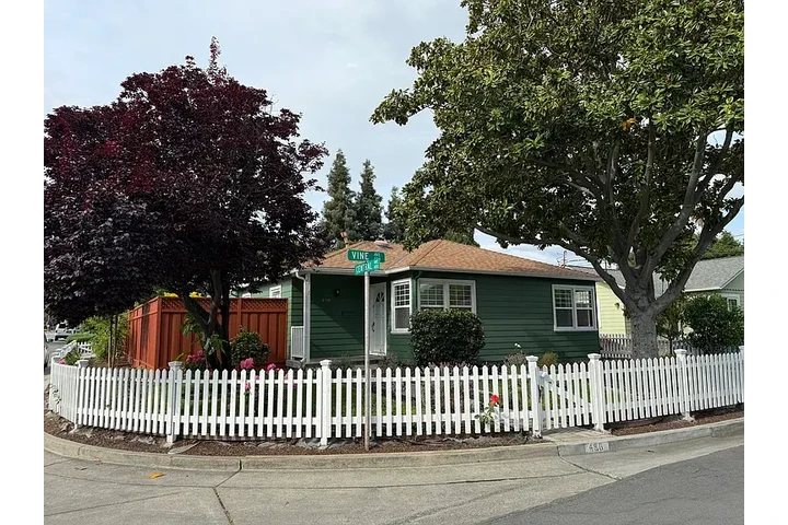 $3000 : BEAUTIFUL 3BEDROOM FAM HOME image 2