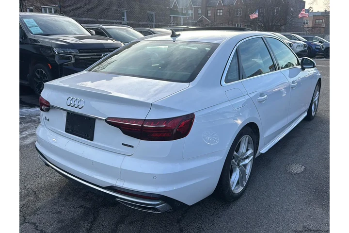 $25984 : Audi A4 2024 AWD quattro S l image 7
