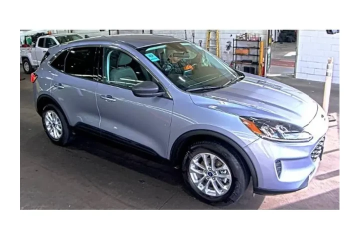 $18693 : Ford Escape 2022 AWD SE 4dr image 3