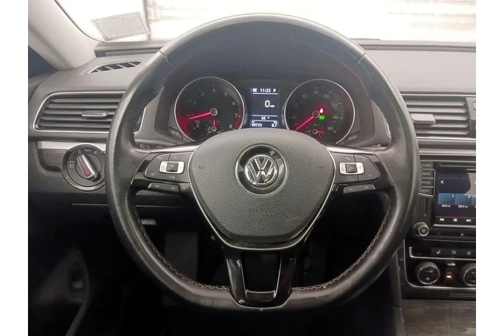 $13998 : Volkswagen Passat 2018 2.0T image 10
