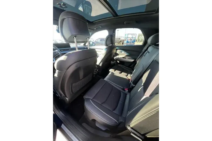 $37495 : Genesis GV70 2023 AWD 2.5T S image 6