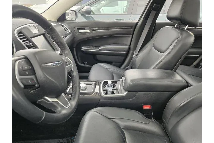 $16991 : Chrysler 300 2016 Limited 4d image 4