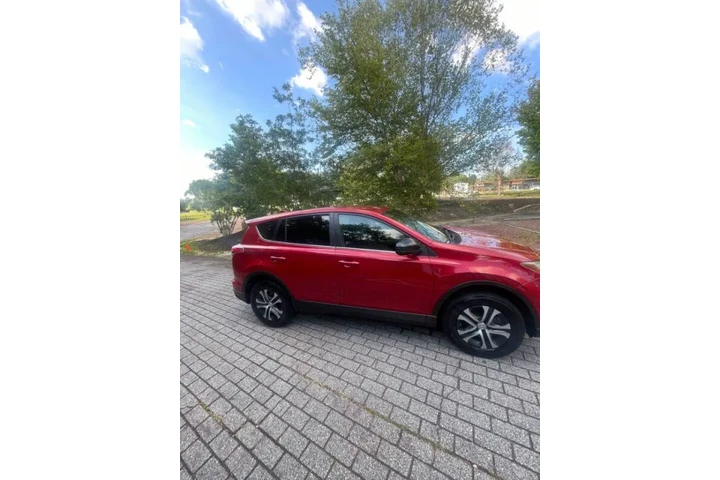 $13500 : 2017 RAV4 LE image 4