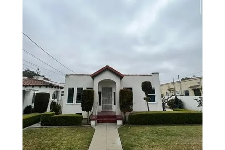 $1625 : HOUSE RENT IN Huntington, CA image 3