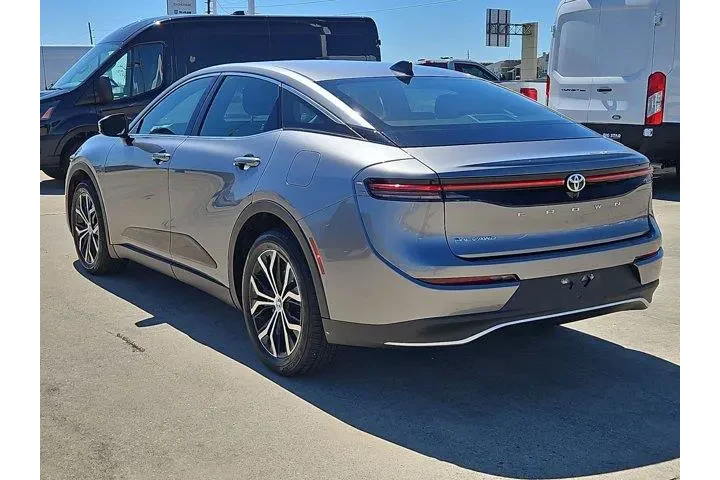 $36600 : Toyota Crown 2025 AWD Nights image 5