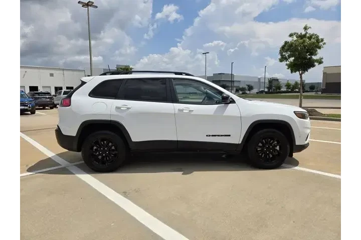 $20500 : Jeep Cherokee 2023 4x4 Altit image 4