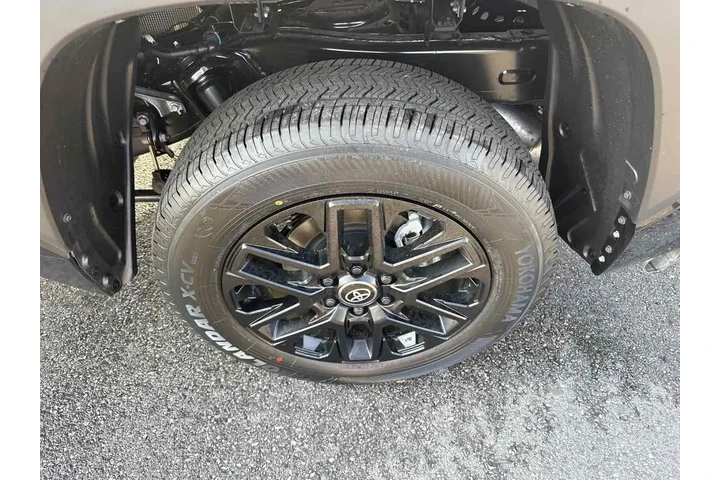 $63490 : 2025 Tundra 4WD Limited Hybrid image 9