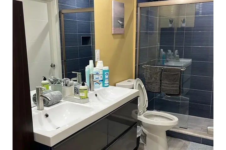 $2350 : Beautiful 3-Bedrooms image 7