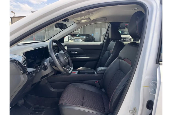 2025 Kicks SR image 7