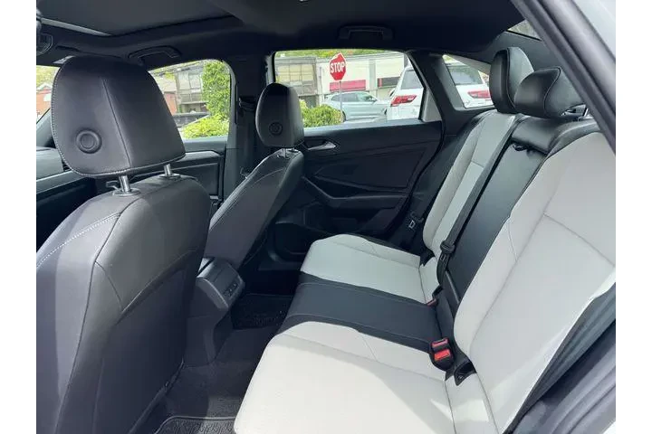 $19750 : Volkswagen Jetta 2021 R-Line image 10