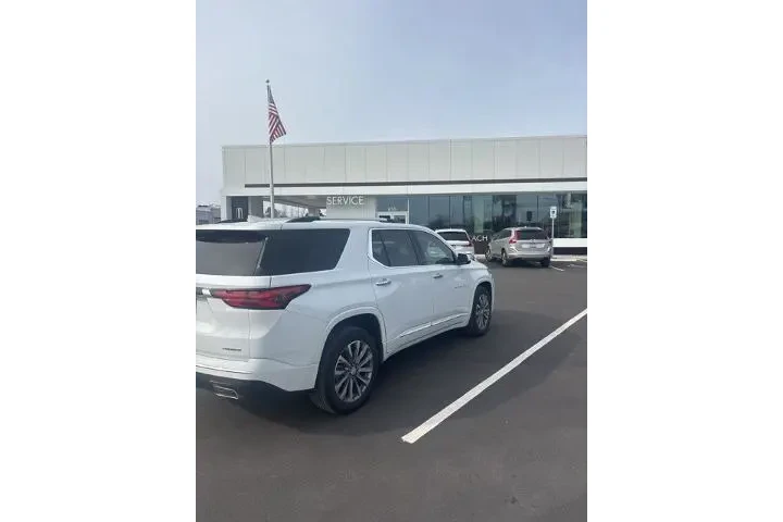 $32381 : Chevrolet Traverse 2023 Prem image 3