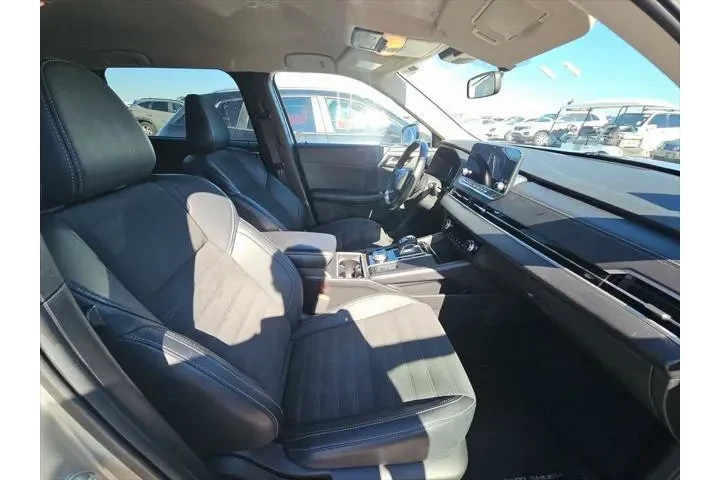 $24111 : Mitsubishi Outlander 2024 SE image 8