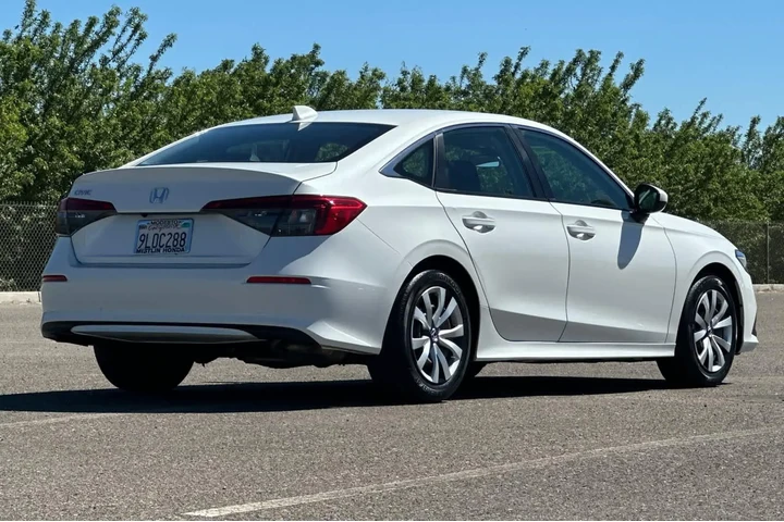 $24981 : Honda Civic 2024 LX 4dr Seda image 3