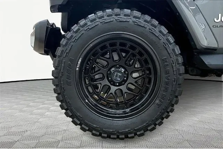 $25900 : Jeep Gladiator 2021 4x4 Over image 9