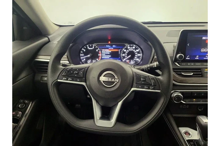 $23998 : Nissan Altima 2023 2.5 SV 4d image 10