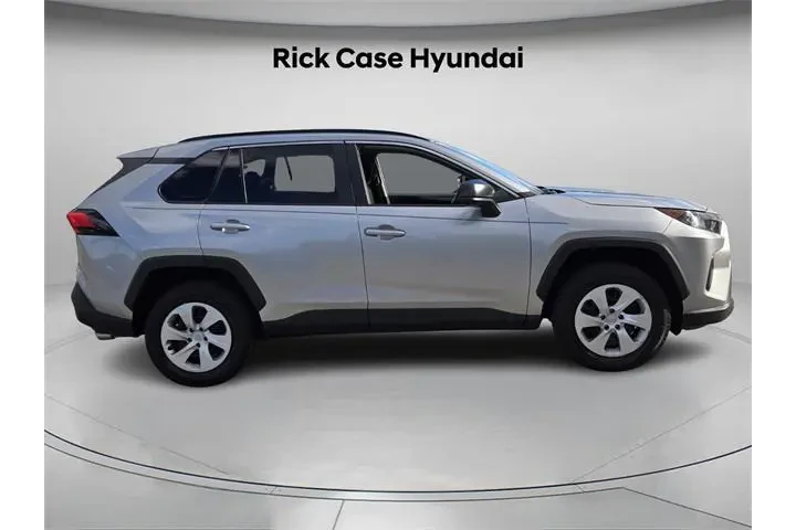 $18697 : Toyota RAV4 2020 LE 4dr SUV image 3