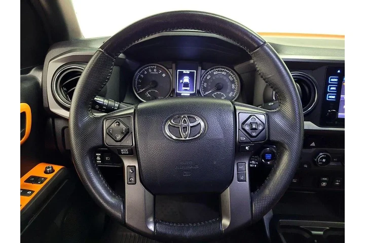 $28998 : Toyota Tacoma 2018 4x4 TRD P image 10